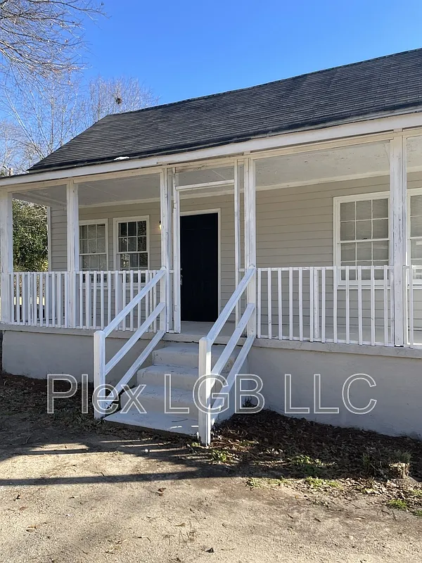 3 bed, 1.0 bath, 1024 sqft, $1,200 — Photo 2