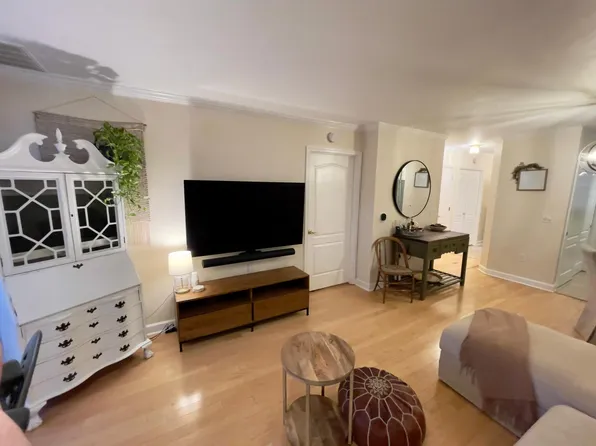 6916 Fairfax Dr Unit 110, Arlington, VA 22213