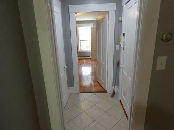 2nd image of 94 Maple St APT 3