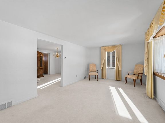 5th image of 165 Cherrydell Dr