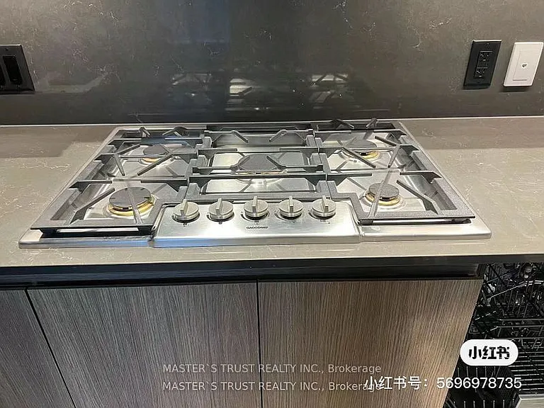 81 Wellesley St E #801 — Photo 10