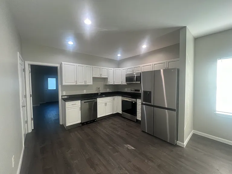 348 Elm St — Photo 5