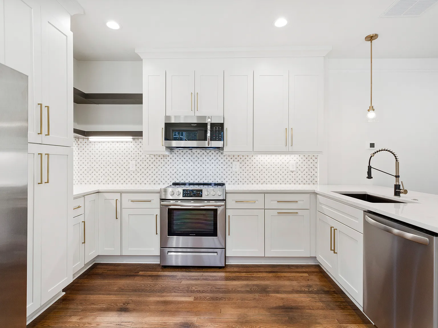 512 Ralph McGill Boulevard Northeast - 4 — Photo 4