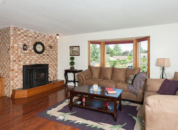 3rd image of 1105 NE 131st Cir