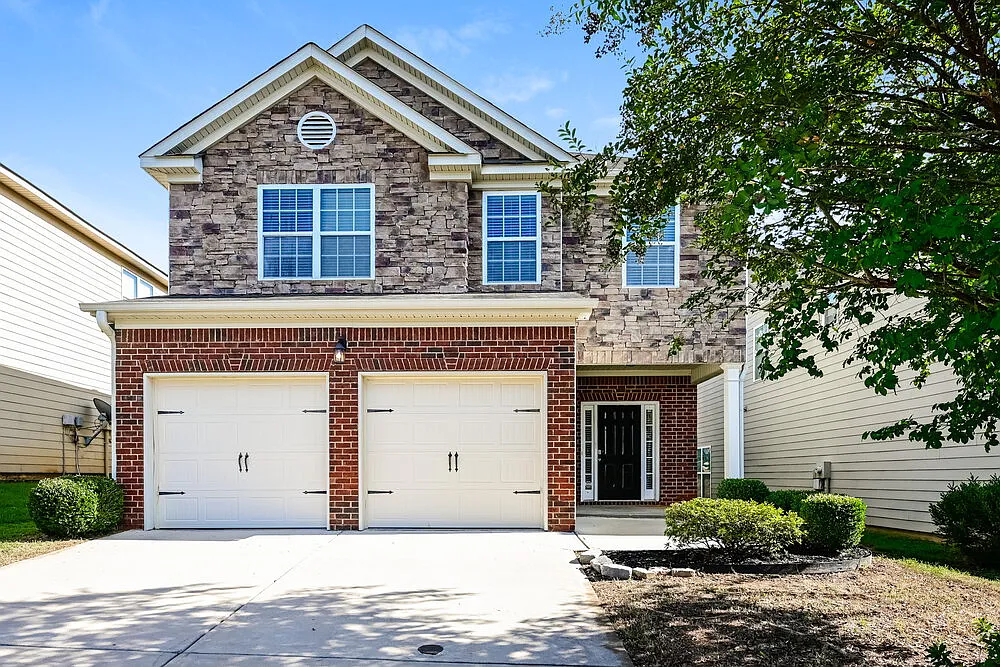 4 bed, 2.5 bath, 2306 sqft, $2,305 — Photo 1