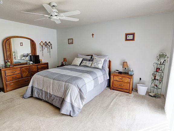 5th image of 17515 SE 31st Cir