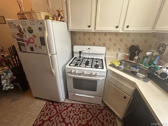 2nd image of 107 Sneden Place W #107