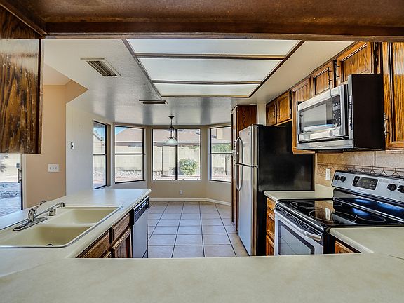 5th image of 800 W Bell De Mar Dr