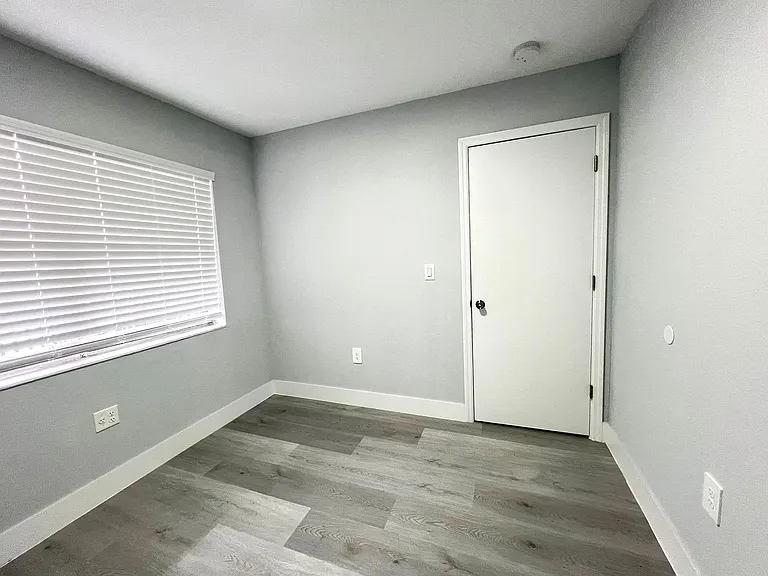 St George Apartments — Photo 42