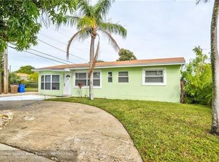681 SW 15th St, Deerfield Beach, FL 33441