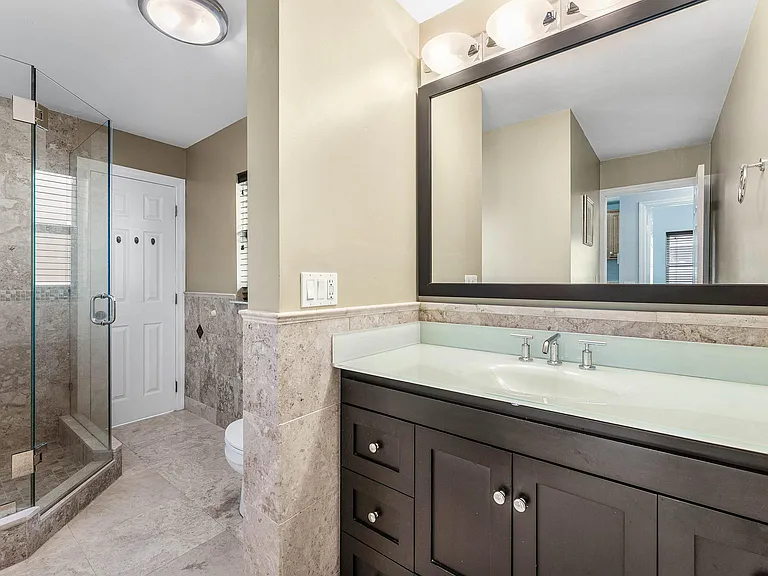 7076 Middlebury Dr — Photo 14