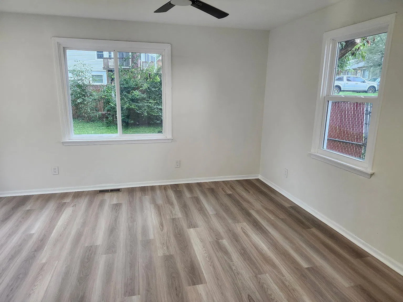 4 bed, 1571 sqft, $2,522 — Photo 3