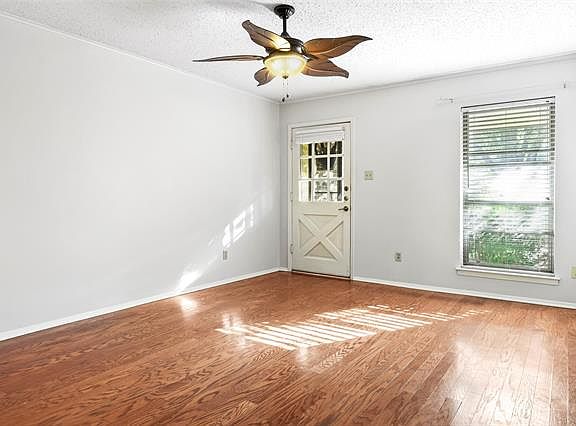 3rd image of 223 Bellaire Dr
