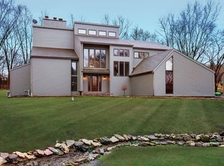 24031 Bark Ct, Lake Barrington, IL 60010