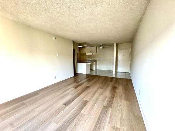 5th image of 233 S Hobart Blvd