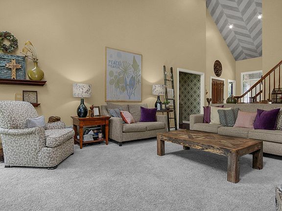 3rd image of 8816 Chateau Dr