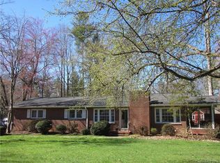 220 Balsam Rd, Hendersonville, NC 28792