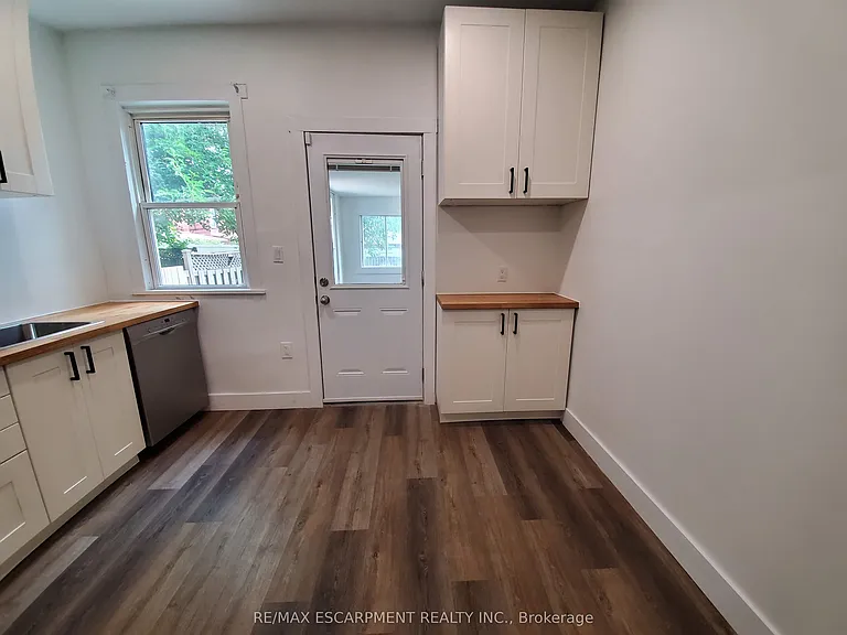 198 Sherman Ave N #1 — Photo 6