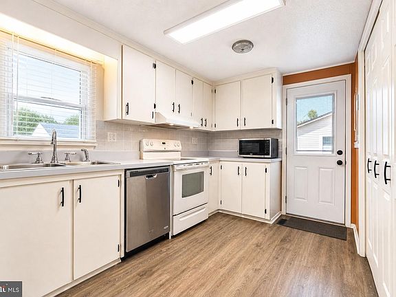 5th image of 15 Willow Ln