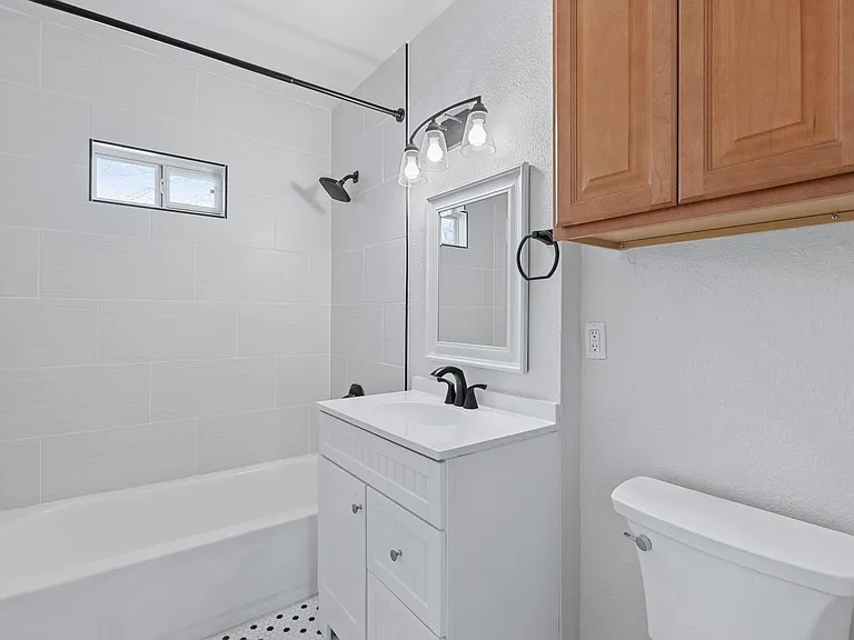105 Riverside Dr — Photo 5