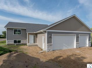 123 Erin Ct, Nicollet, MN 56074