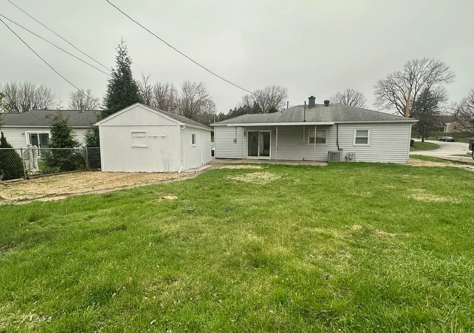Great layout, cozy 3-bedroom, 1-bath house in a quiet neighborhood — Photo 3