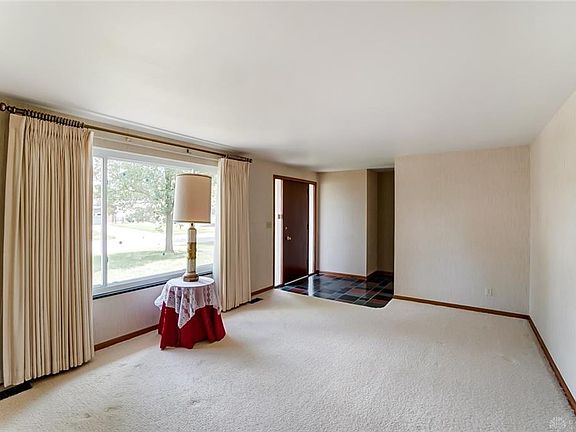 4th image of 536 Burgess Ave