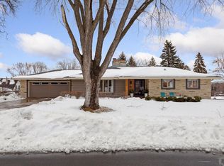 1100 Wills Pl, Golden Valley, MN 55422