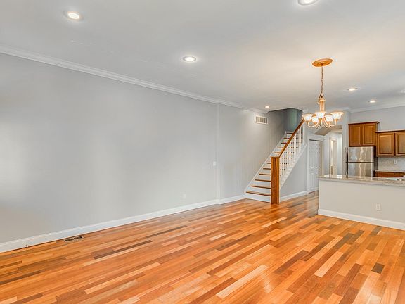 4th image of 2134 Oregon Ave
