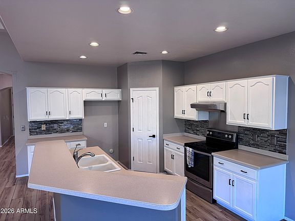 3rd image of 722 W BETH Drive