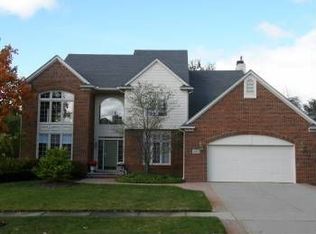 45631 Irvine Dr, Novi, MI 48374