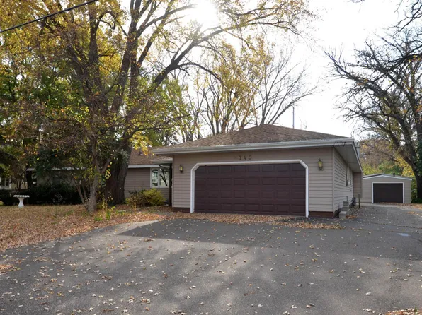 740 County Road D E, Little Canada, MN 55117