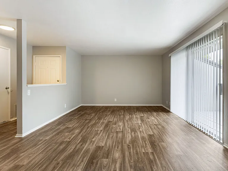 Kentwood Apartments — Photo 32