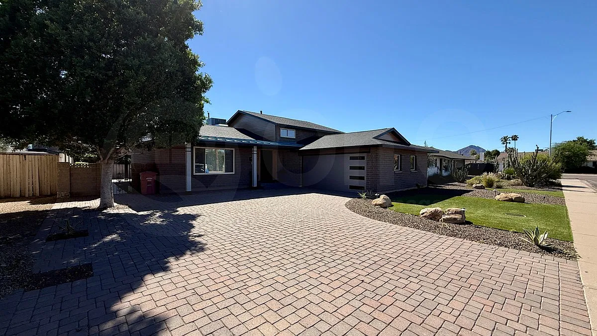 5 bed, 3.5 bath, 2922 sqft, $4,900 — Photo 2