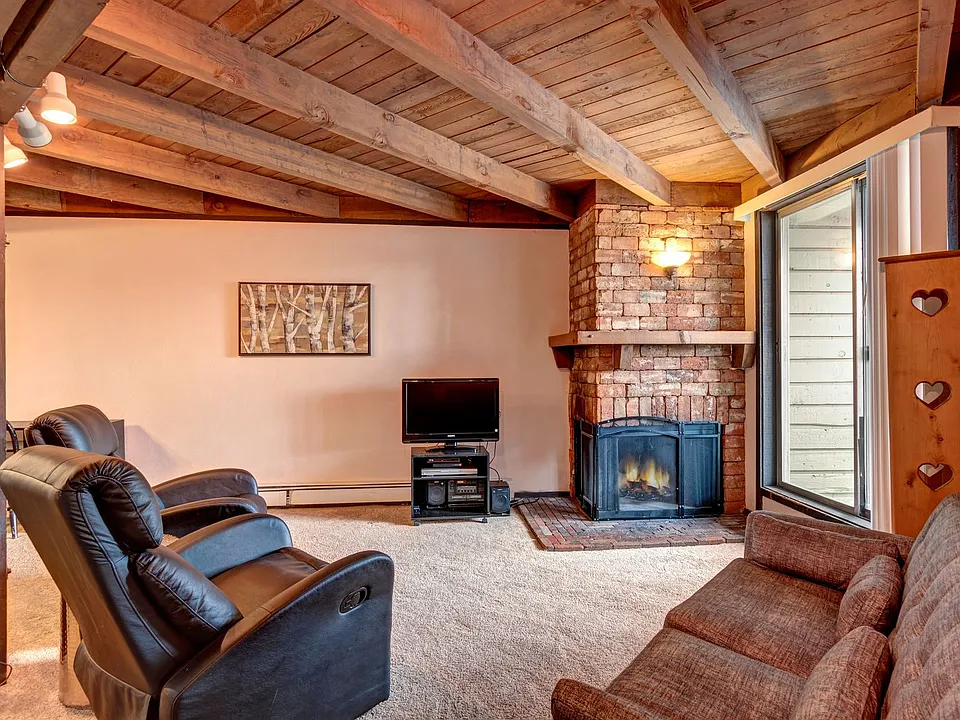 201-C Treehouse Lodge Pole Cir #201-2300