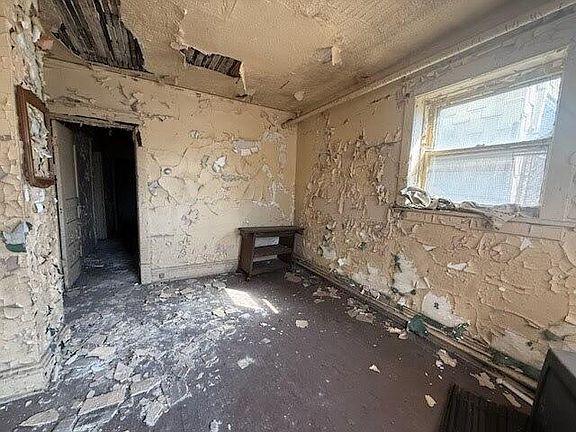 4th image of 1531 Van Buren St