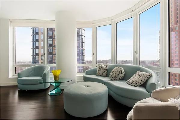 Rented by Compass | media 12