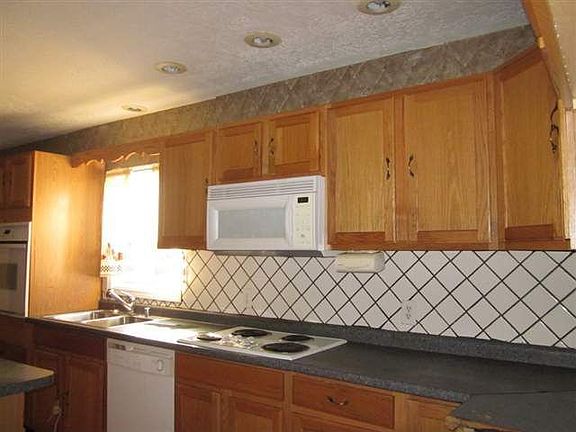 3rd image of 124 W 13th Ave