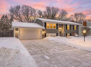 7048 Montrose Rd, Woodbury, MN 55125