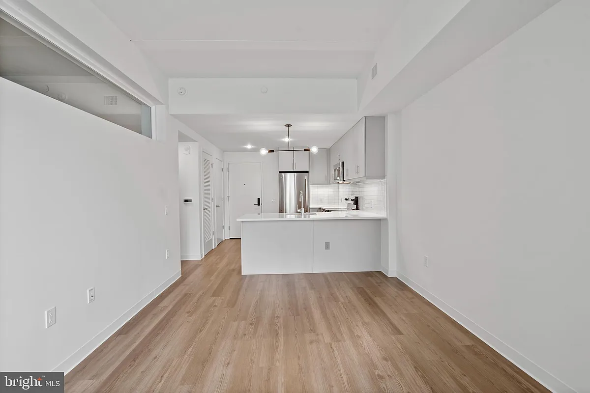 Building Photo - 569 N 5th St #621