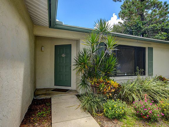 3rd image of 171 Parkwood Dr