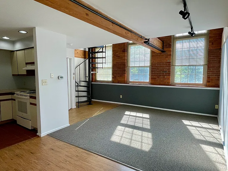 Dery Silk Mill — Photo 27