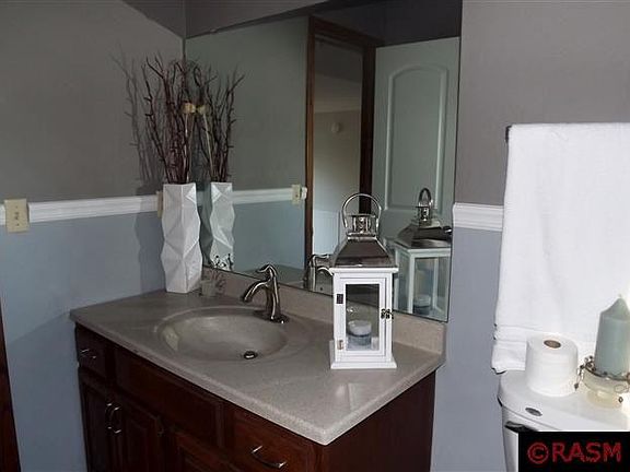 5th image of 22285 Lakewood Dr