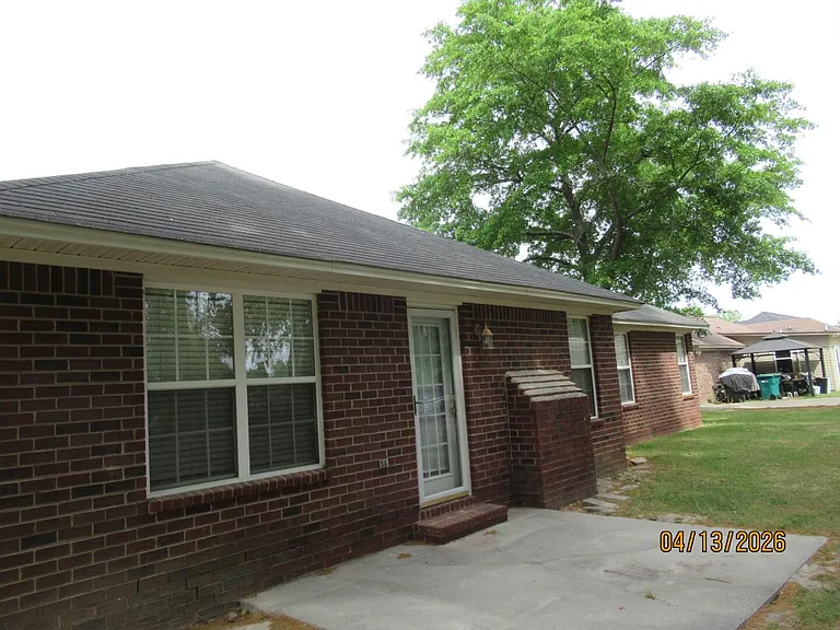 3590 Oleander Dr — Photo 2