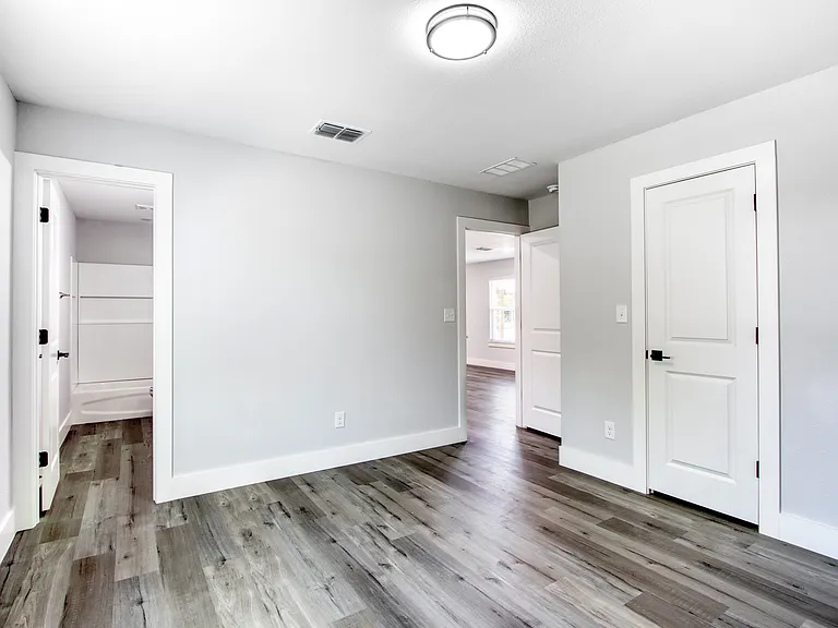 1400 Maple St — Photo 7