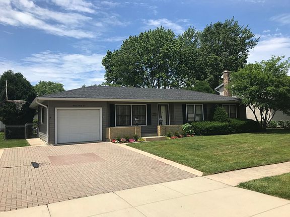 2nd image of 1192 Berkenshire Ln
