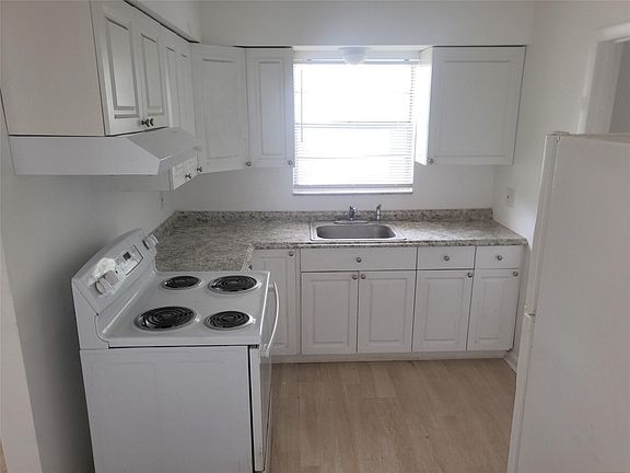 5th image of 2185 NW 3rd Street