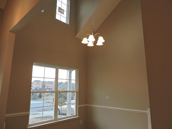 5th image of 170 Lyndhurst Dr