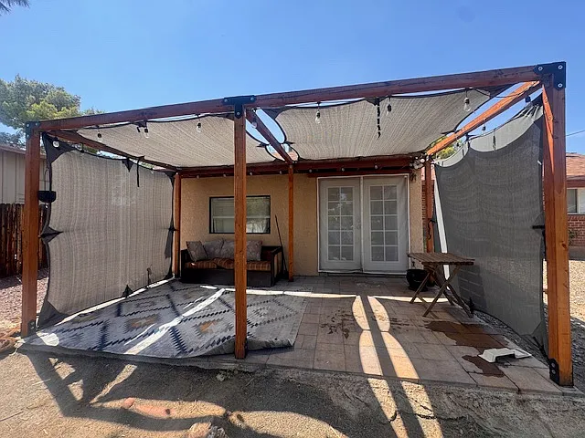 Nice covered patio- views of Catalina Mtn- quite back yard