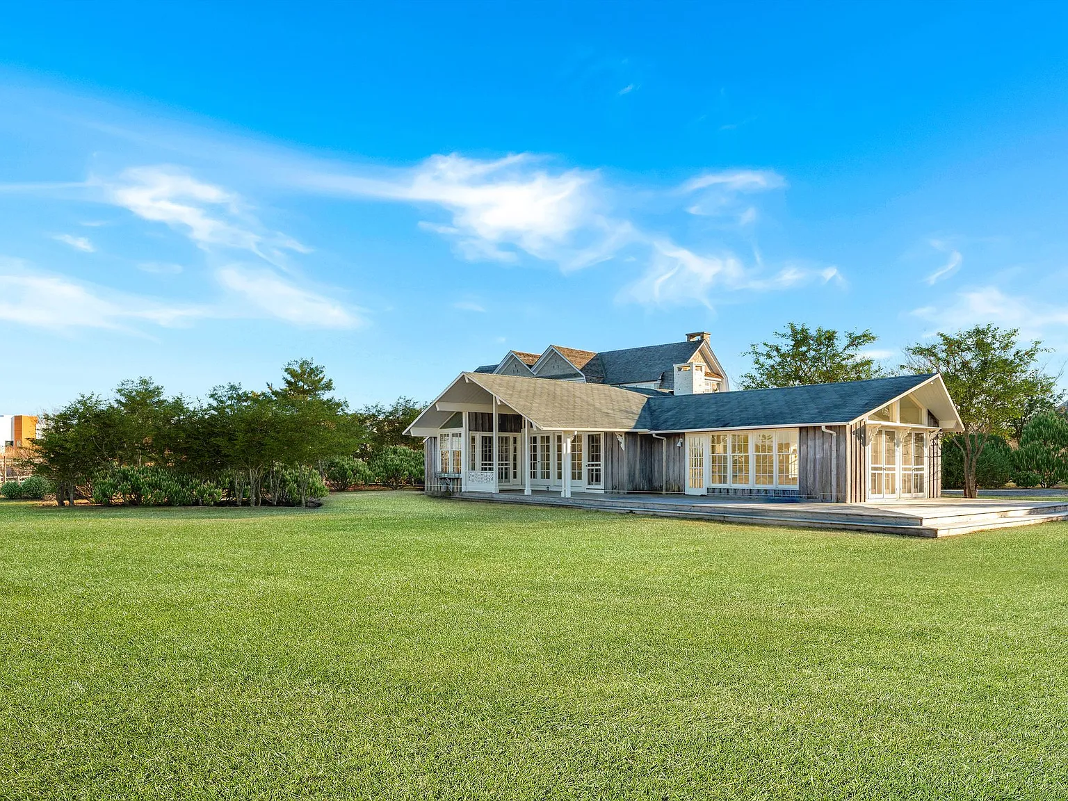 Quogue Waterfront Cottage — Photo 4